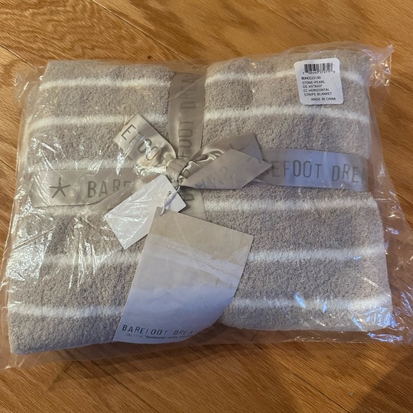 NWT Barefoot Dreams Stone-Pearl Striped Blanket - Picture 2 of 3